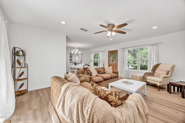 Property Photo: 8924 Lopez Court FL 32216