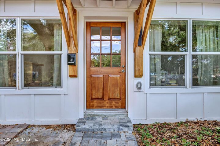 Property Photo: 8924 Lopez Court FL 32216