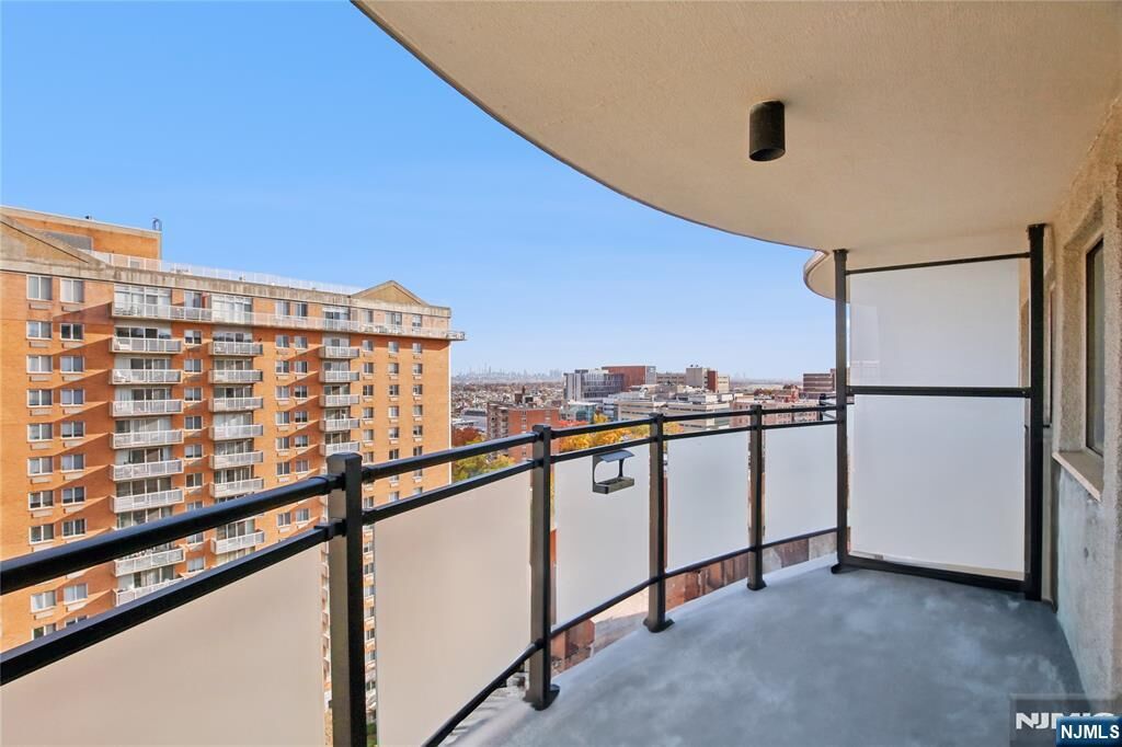 Property Photo:  125 Prospect Avenue 17G  NJ 07601 