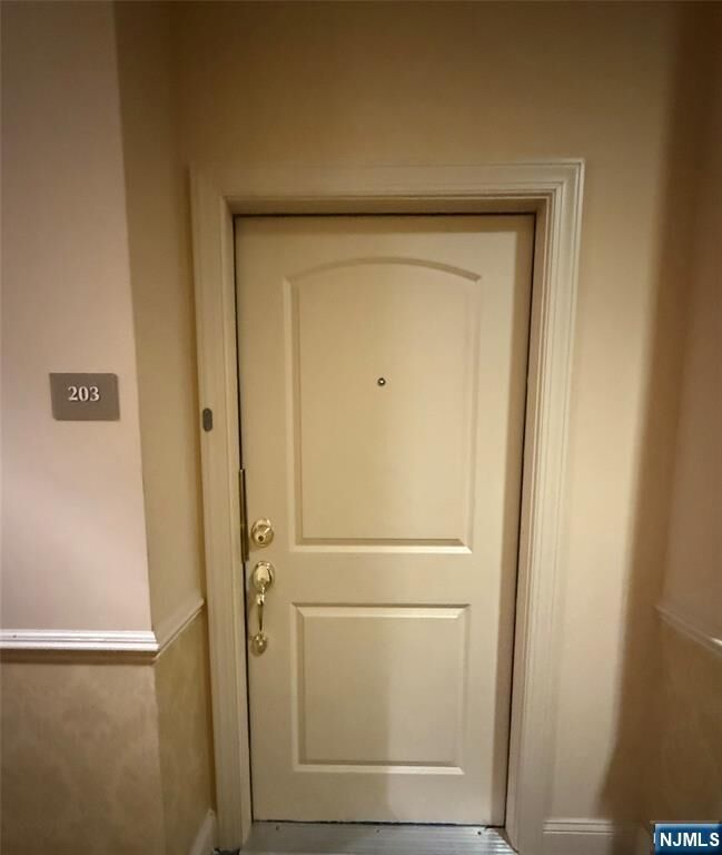 Property Photo:  1203 Windsor Park Court  NJ 07631 