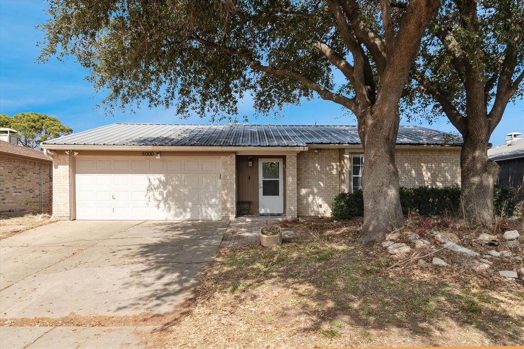 Property Photo:  5000 Mill Creek Trail  TX 76179 