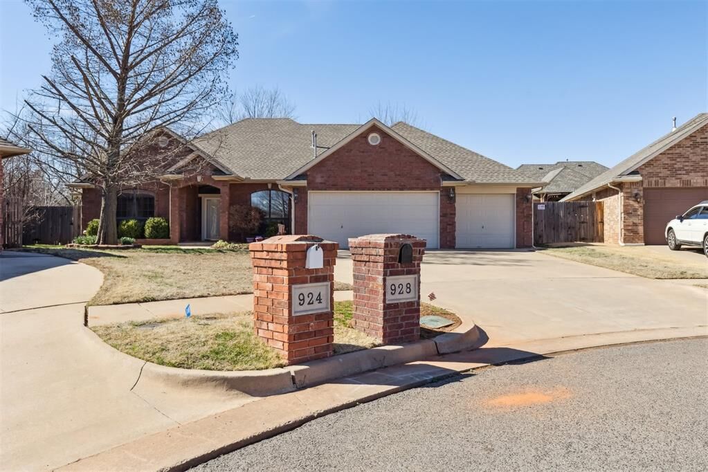 Property Photo:  928 NW 179th Circle  OK 73012 