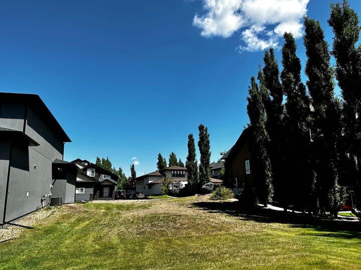 Property Photo: 13 Blue Heron View AB T1R 0X5