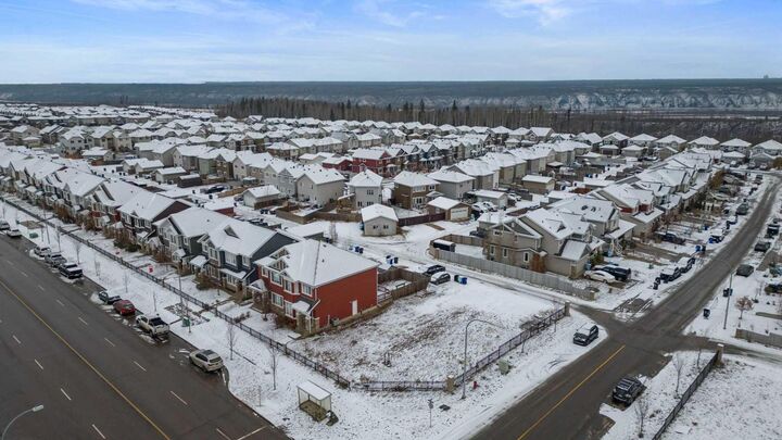 Property Photo:  221 Heritage Drive  AB T9K 0X9 