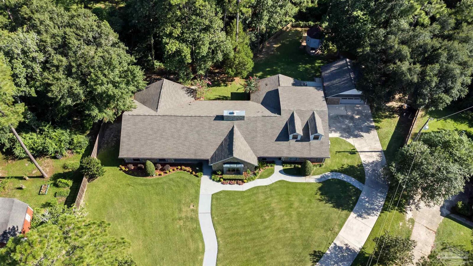 Property Photo:  219 Man O War Cir  FL 32533 