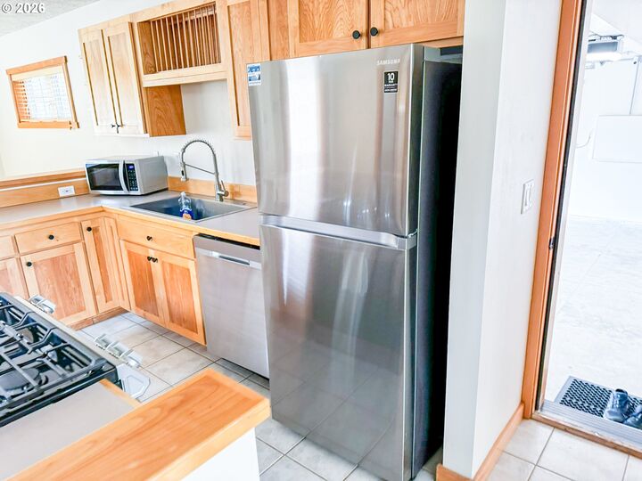 Property Photo: 5670 Barefoot Ln OR 97135