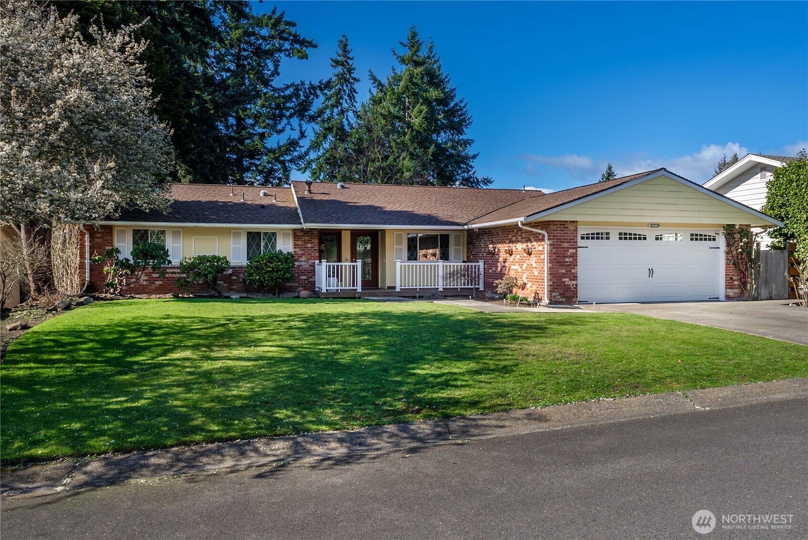 Property Photo: 32229 24th Avenue SW WA 98023