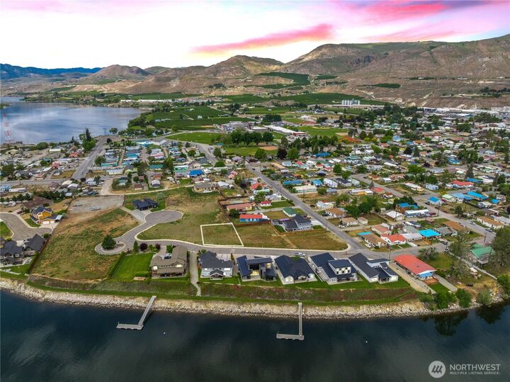 Property Photo:  713  1st Street S  WA 98812 