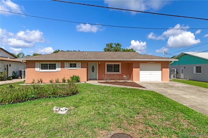 Property Photo: 1400 SE 5th Avenue FL 34429