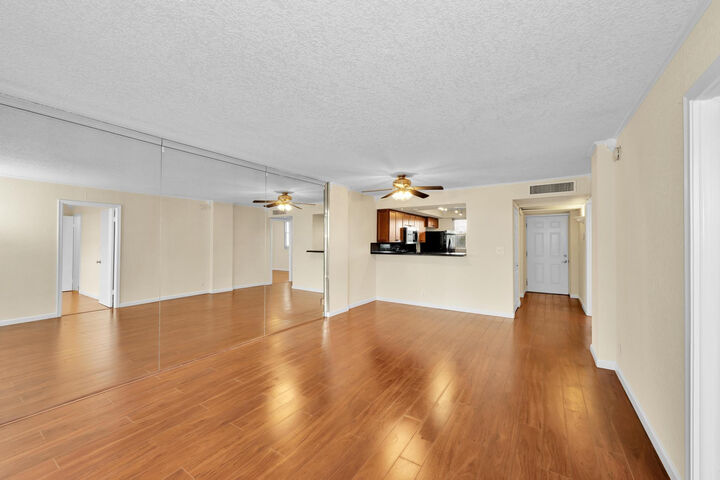 Property Photo: 118 Royal Park Drive 4G FL 33309