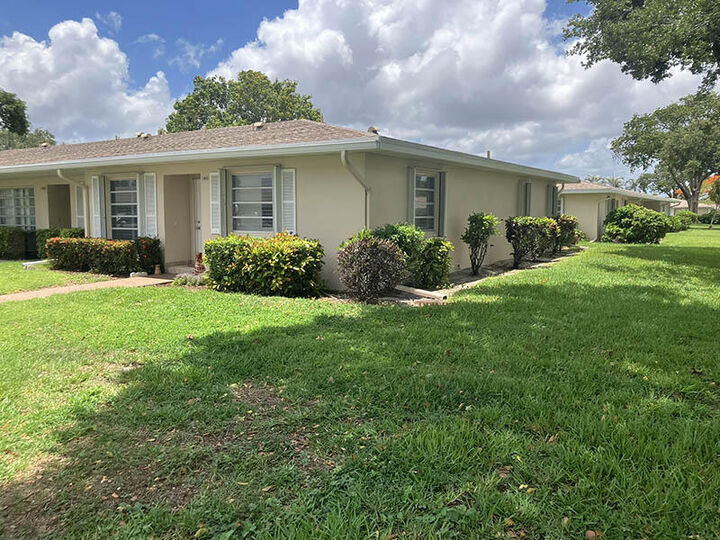 Property Photo:  8871 Warwick Drive  FL 33433 