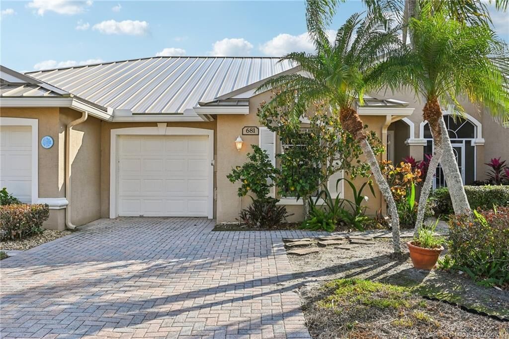Property Photo:  681 NW Broken Oak Trail  FL 34957 