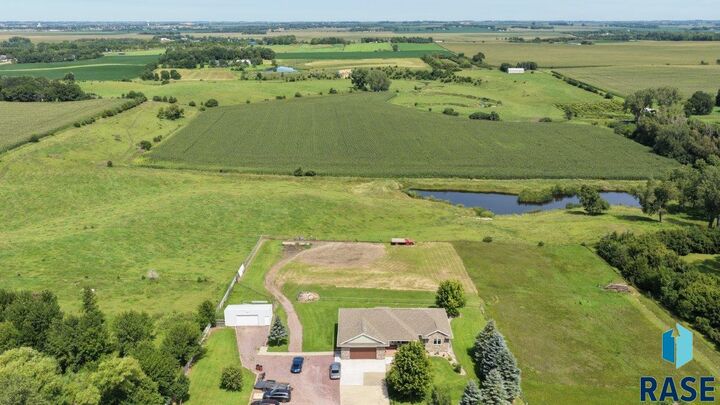 Property Photo: 48438 265th St SD 57068