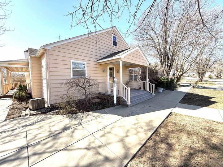 Property Photo:  624 N Springfield  KS 67003 