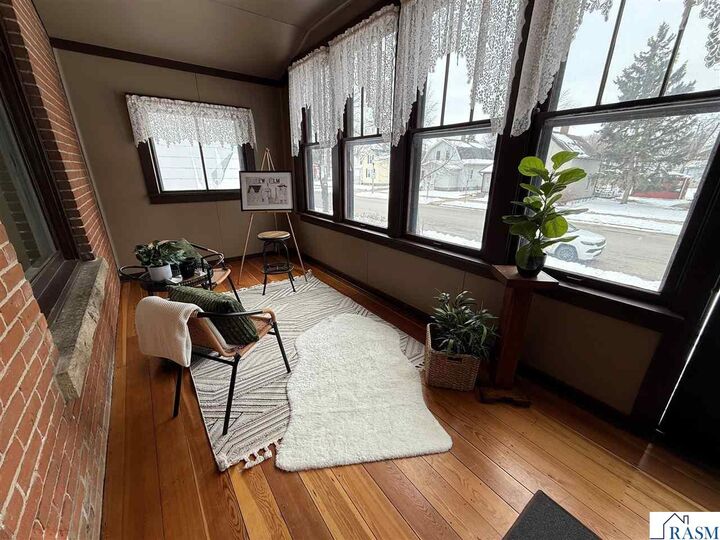 Property Photo:  1020 N Minnesota  MN 56073 