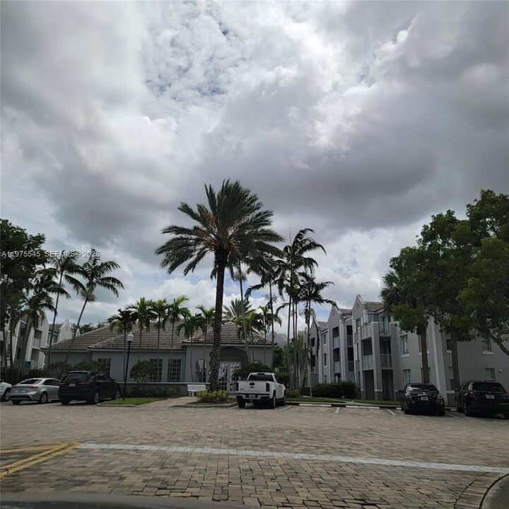 Property Photo: 711 SW 111th Way 301 FL 33025