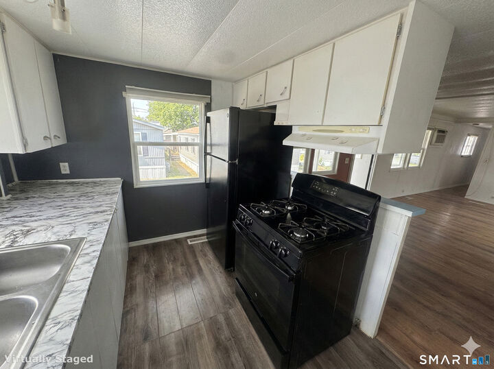 Property Photo:  2 Montauk Road  CT 06118 