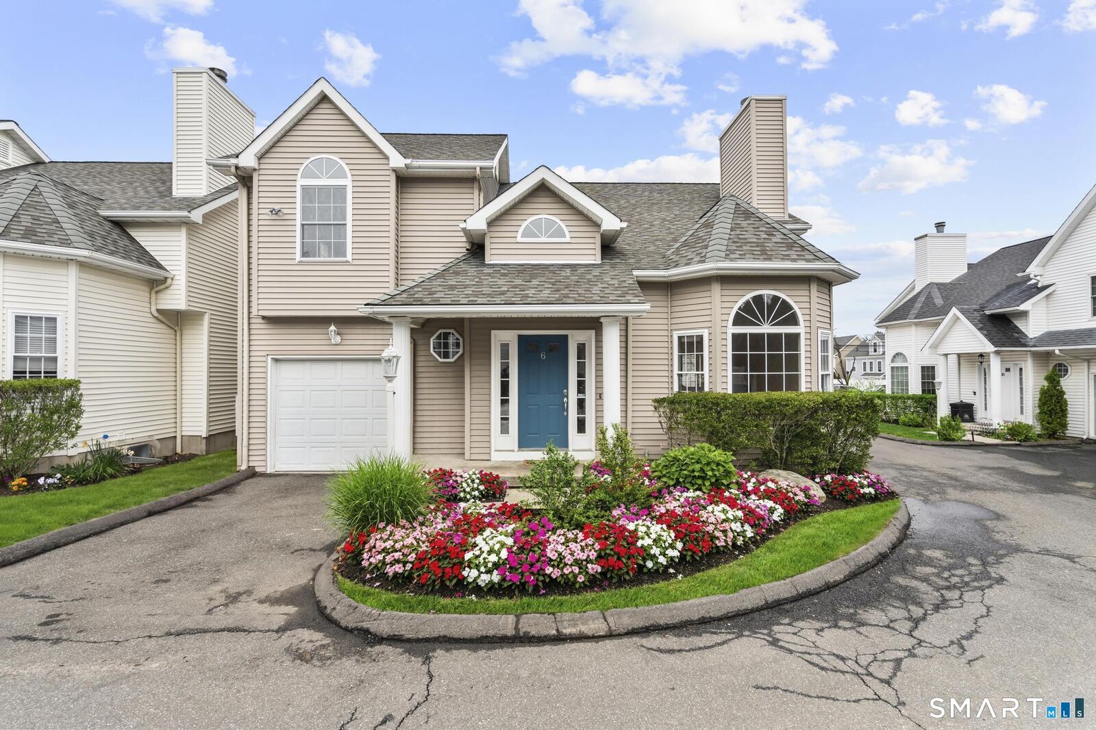 Property Photo:  168 Colonial Road Apt 6  CT 06906 