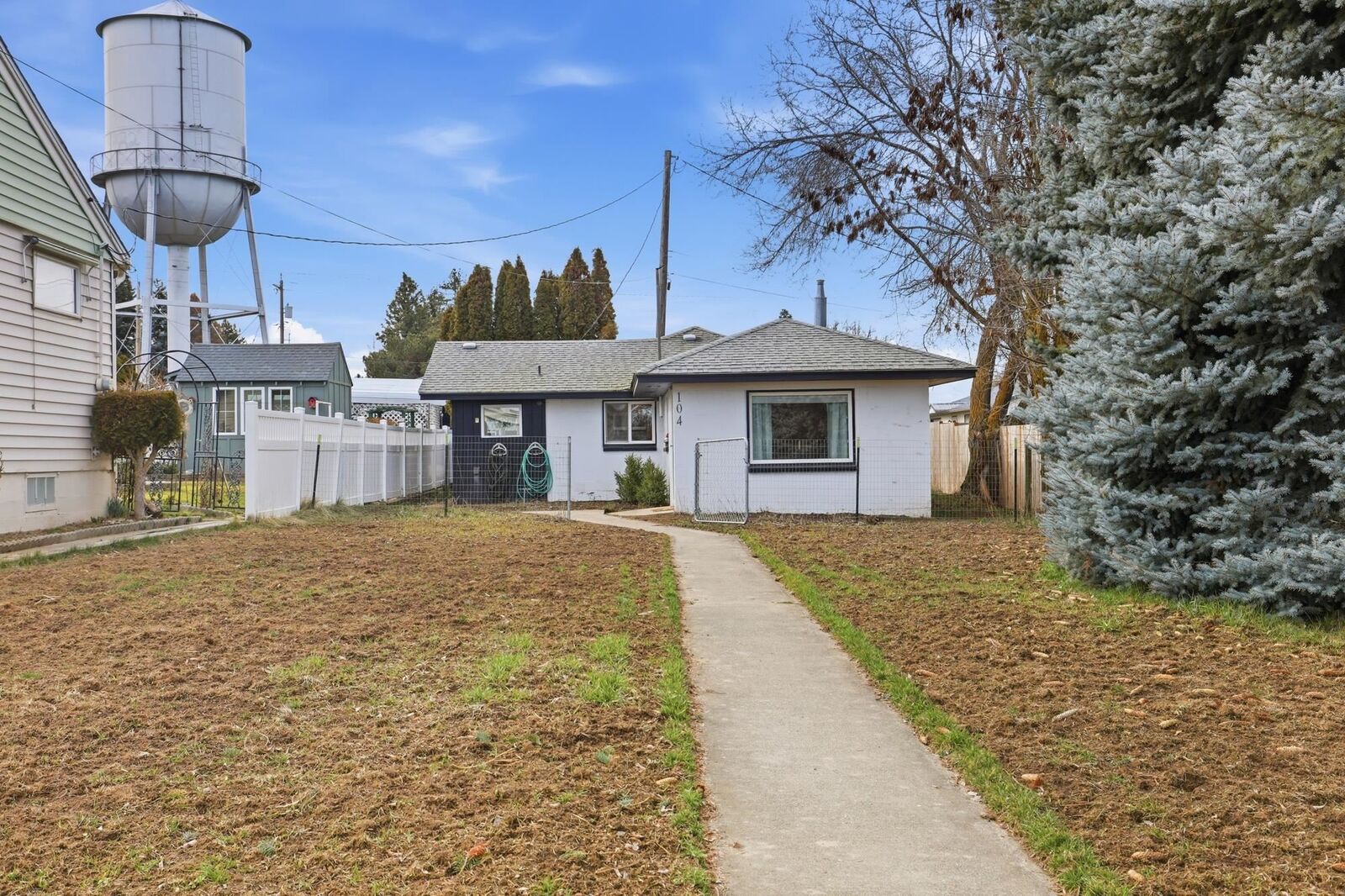 Property Photo:  104 W Adams St  WA 99134 