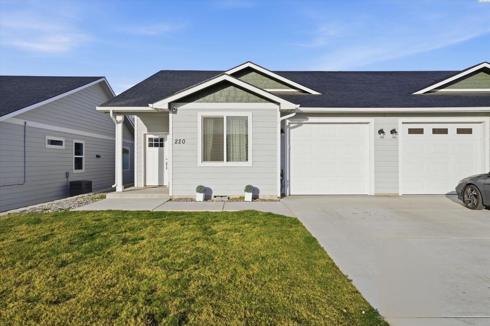 Property Photo:  220 Claret Dr  WA 99350 