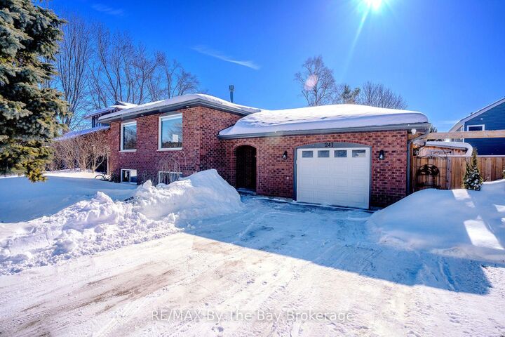 247 Simcoe Street — photo 1