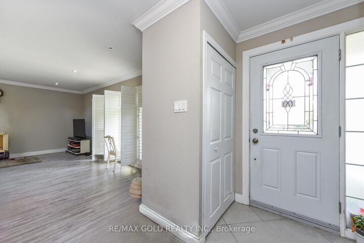 Property Photo: 11 Dudley Place ON L6T 3C2