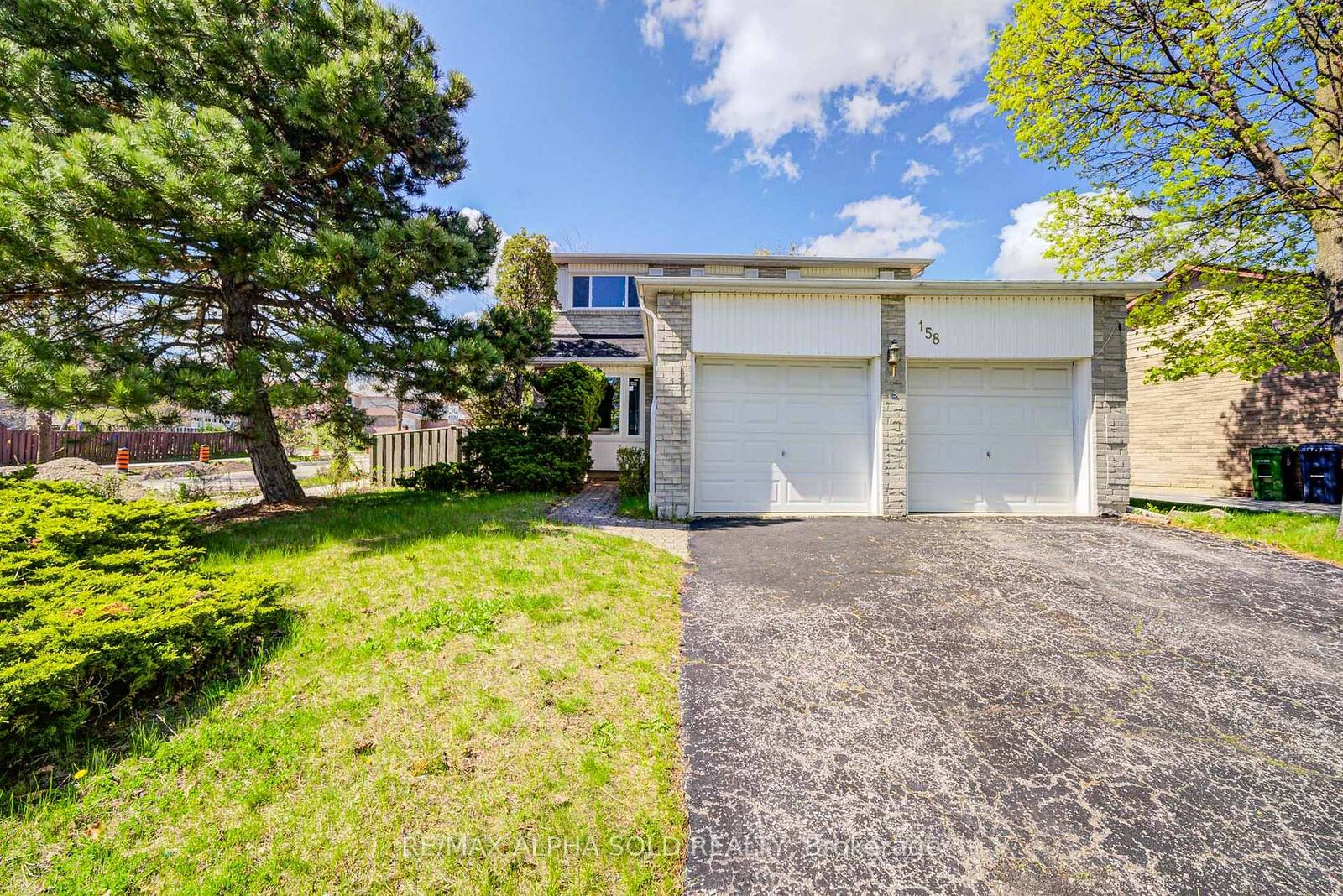 Property Photo: 158 Ingleton Boulevard ON M1V 1Z8