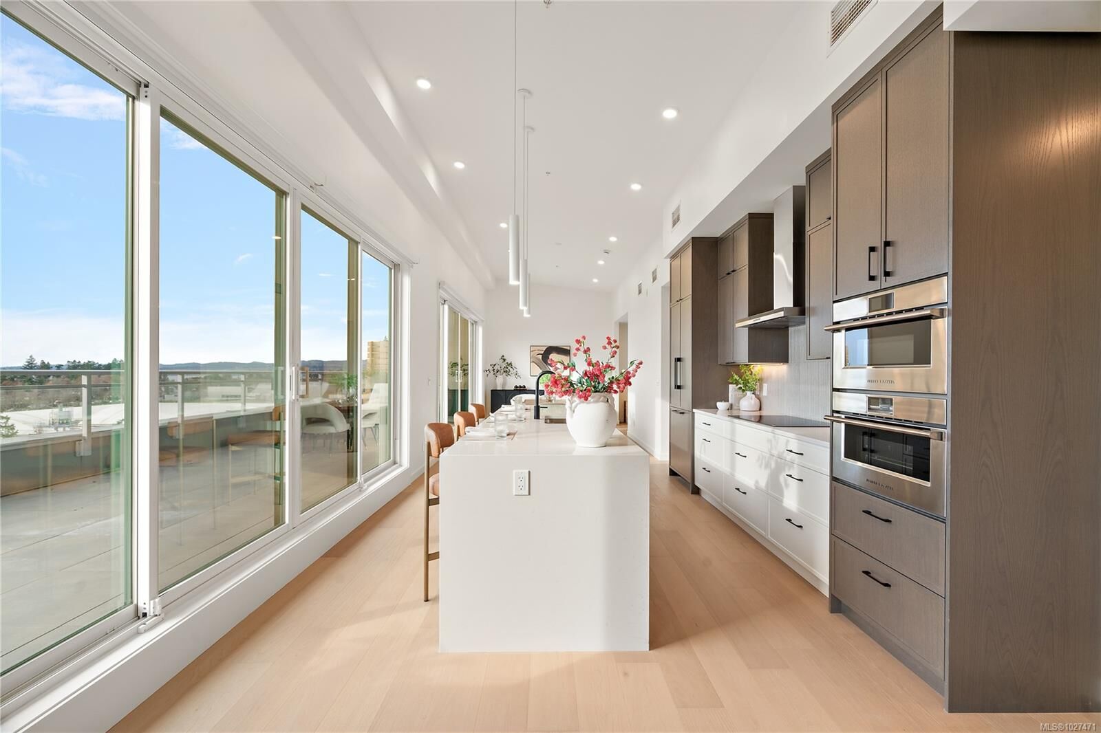 Photo de la propriété:  1102 Esquimalt Rd 502  BC V9A 0L3 