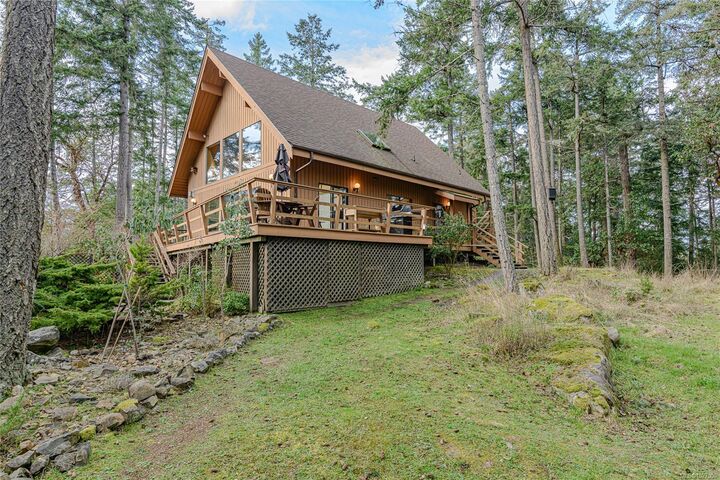 Property Photo: 392 Langs Rd BC V8K 1N3