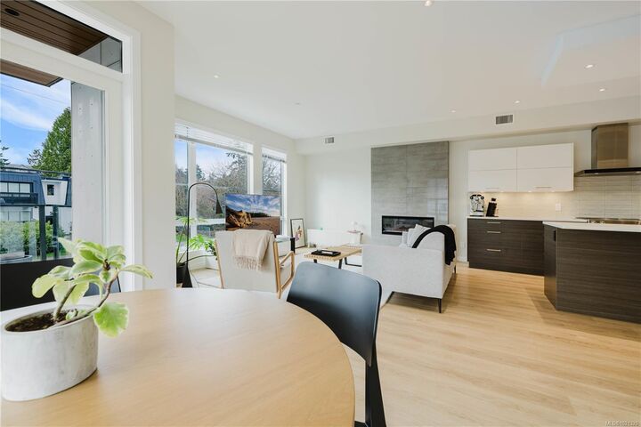 Property Photo:  100 Lombardy St 208  BC V9B 2J6 