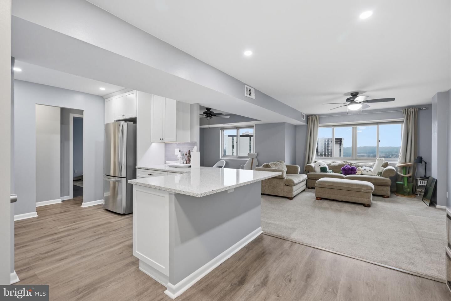 Property Photo:  5340 Holmes Run Parkway 1017  VA 22304 