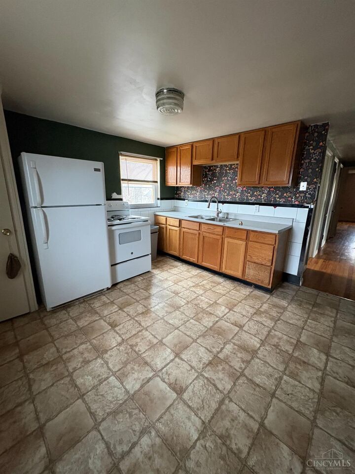 Property Photo:  3341 North Bend Road  OH 45239 