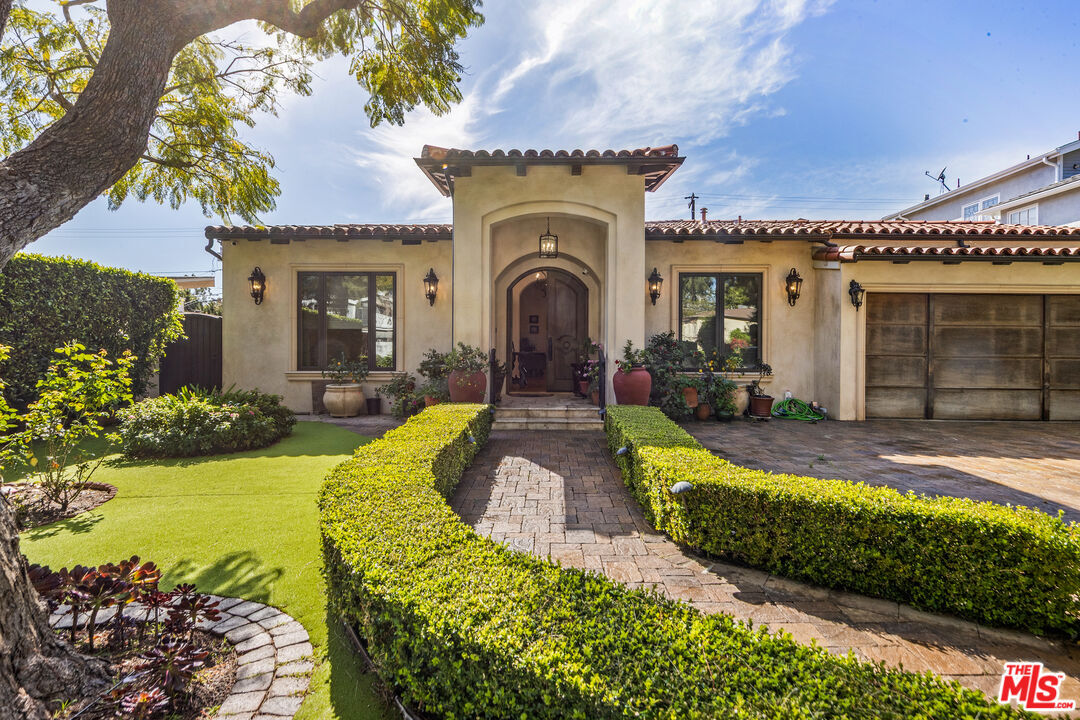 Property Photo:  1148 Centinela Ave  CA 90403 