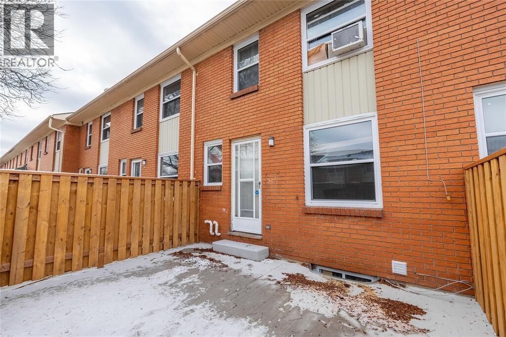 Photo de la propriété: 834 Exmouth Street 23 ON N7T 5R2