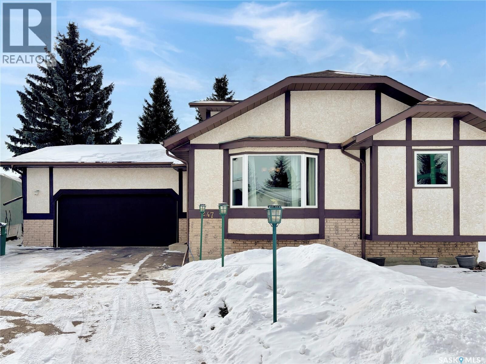 Property Photo:  247 Stacey Crescent  SK S7L 7A9 