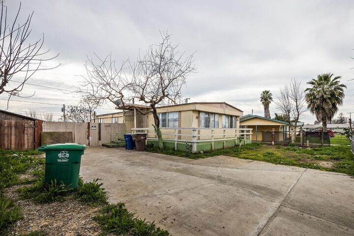 Property Photo: 9631 Garden CA 93230