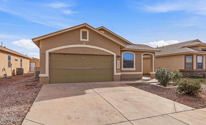 Property Photo: 14218 N Point Avenue TX 79938