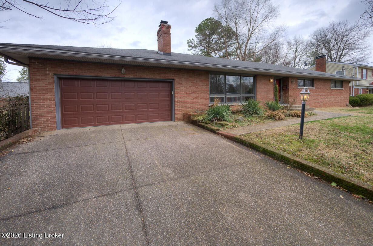 Property Photo:  319 Castleview Dr  KY 40207 