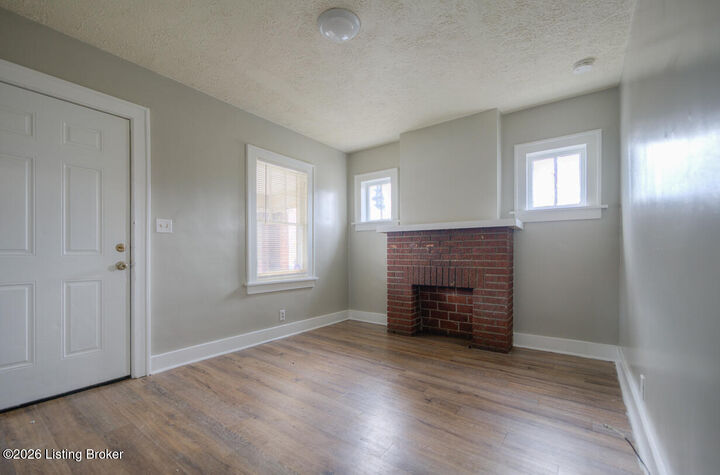 Property Photo:  221 W Woodlawn Ave  KY 40214 