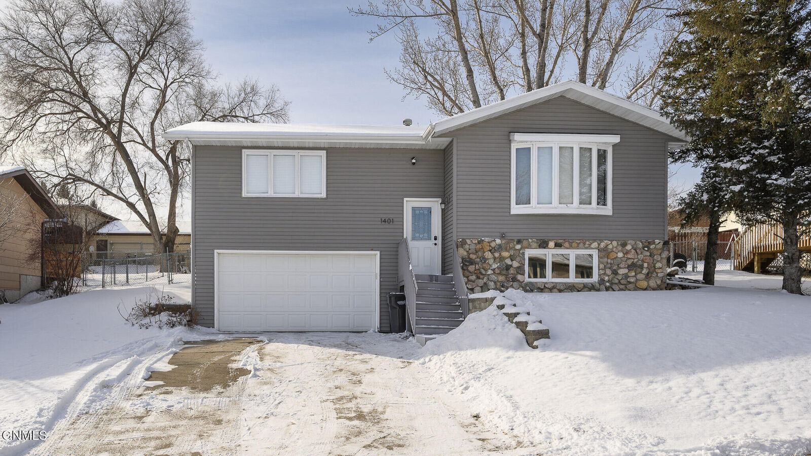 Property Photo:  1401 17th Street SE  ND 58554 