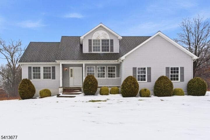 Property Photo:  5 Angus Ln  NJ 07825 