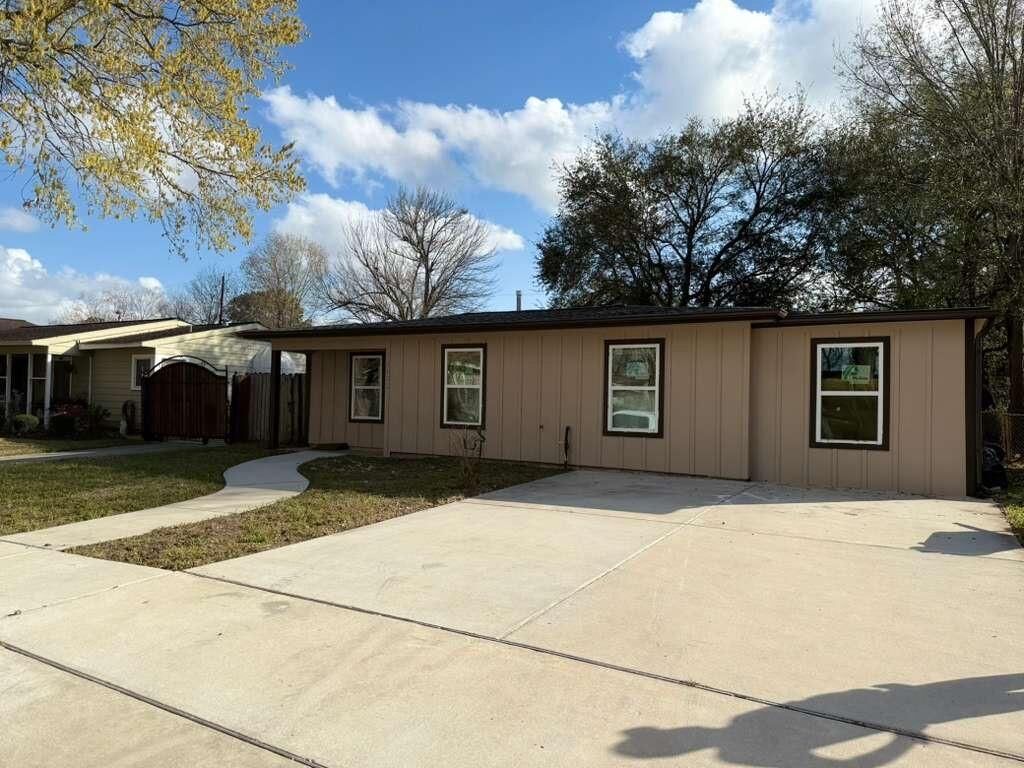 Property Photo:  7422 Thurow Street  TX 77087 