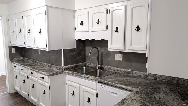 Property Photo:  416 E Bradford Street  IN 46952-2835 