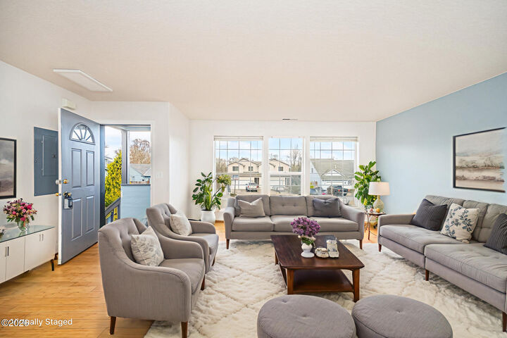 Property Photo: 714 Grouse Place OR 97370