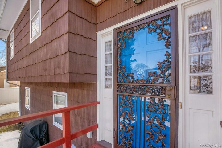 Property Photo:  35 Lenox Avenue  NY 10570 