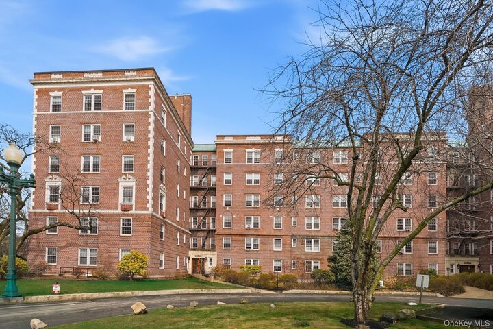 Property Photo:  300 S Broadway 2D  NY 10591 