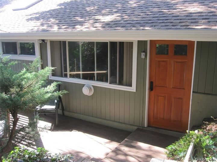 Property Photo:  909 Route 9W S  NY 10960 