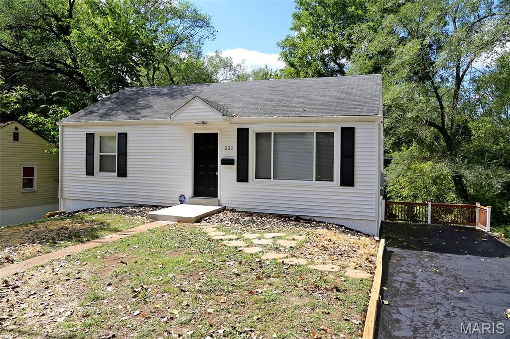 Property Photo:  221 S Harvey Avenue  MO 63135 