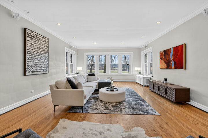 Property Photo:  2440 Asbury Avenue  IL 60201 