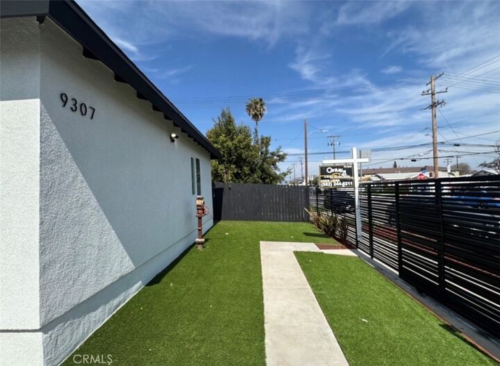 Property Photo:  9307 S Budlong 3  CA 90044 